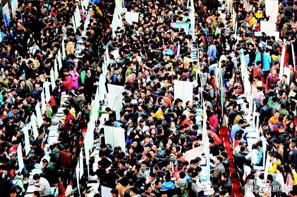 「法学」上大学比高中还苦！大学这4个专业不仅累人，期末还很容易挂科