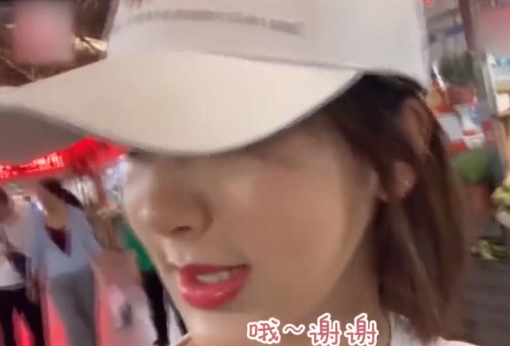 『杨紫』同是逛菜场 老婆白拿人家的菜周润发指着训 杨紫被夸漂亮 六小龄童无几人识