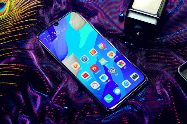 值得购买的4款华为手机！性能强劲颜值高，已经跌至“清仓价”！