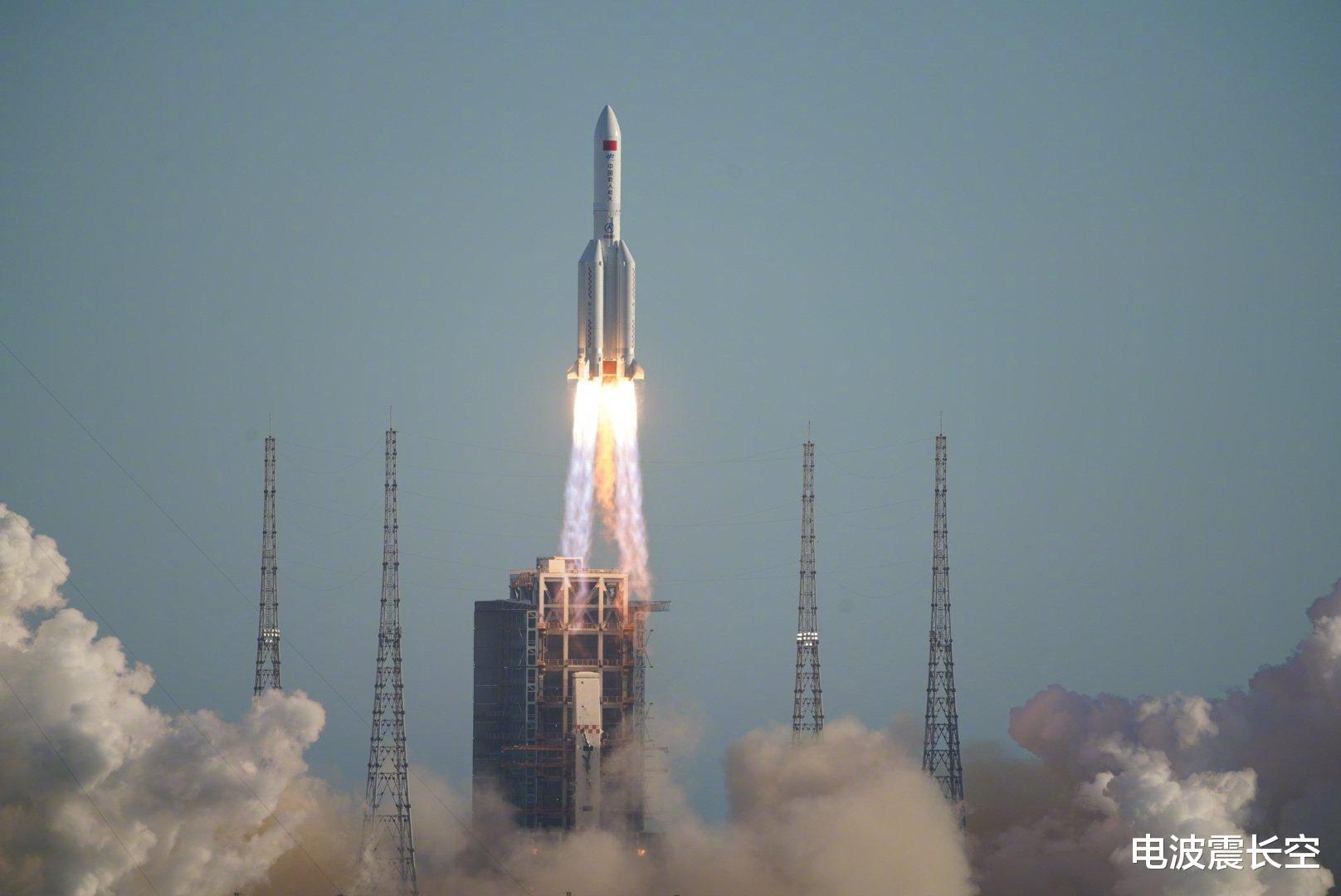 『空间站』长征5B首发成功!新一代太空快递船露面,2年后送货直达空间站