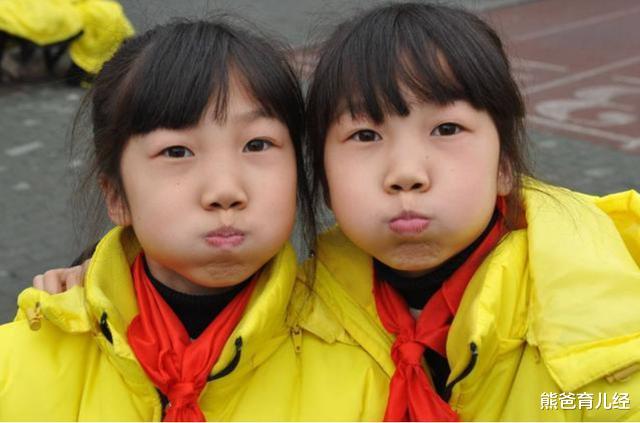 「」双胞胎高考成绩差5分，10年后却有不同的人生，姐妹俩现状惹唏嘘