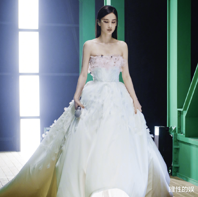 【黄圣依】说实话，第一次觉得黄圣依竟然很可怜