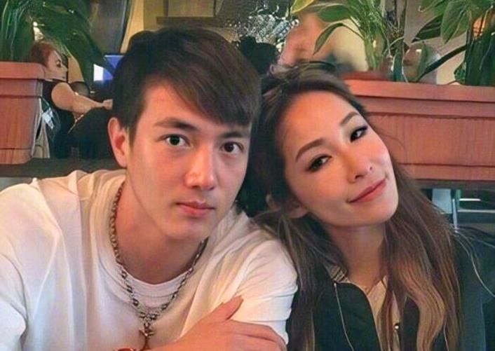 萧亚轩|41岁萧亚轩深夜失控，麻烦请对号入座？19岁每月生活费100000美元