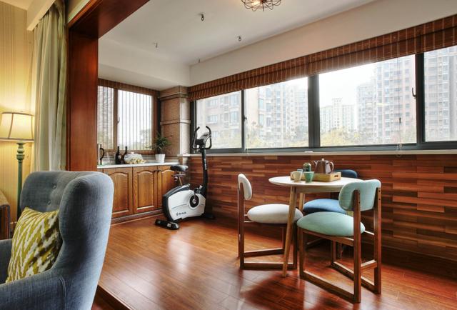 ##阳台拿来晾衣服太浪费了，越来越多人这么设计，采光好又实用