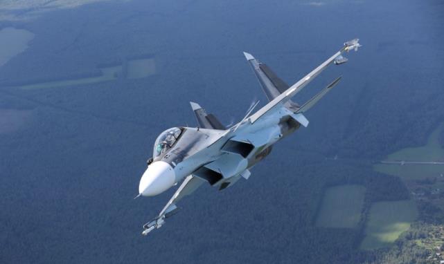 俄罗斯■“北极熊”彻底被激怒，苏30紧急升空，15个导弹营随时准备开火