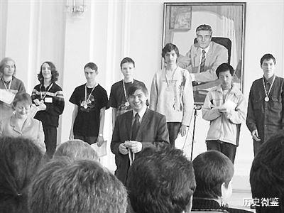 『数学』保送北大的数学怪才,拒麻省奖学金,剃度出家气病母亲,今怎样了