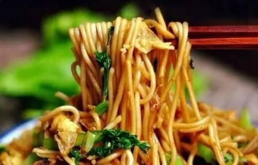 「炒面」爱吃炒面就教你一招，炒出来后不粘锅，不成坨，孩子吃得可香了