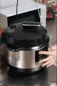 |18岁的蔡徐坤和18岁的谢霆锋，哪个比较帅？哈哈哈哈谁做的比较？