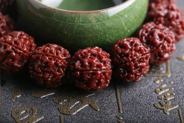 【翡翠】简单说说金刚菩提的纹路瓣数和皮色