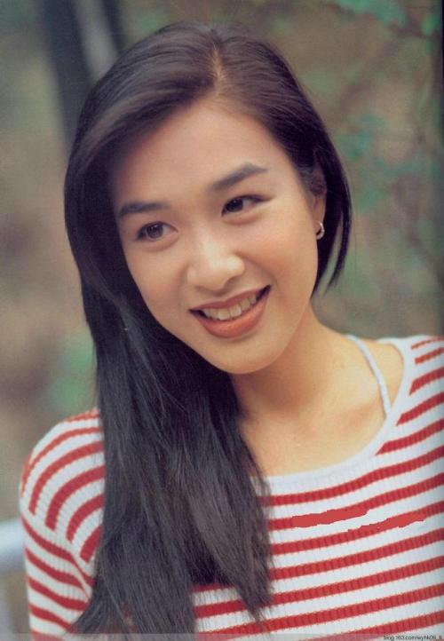 钟丽缇|50岁钟丽缇身穿连体泳衣秀“多肉腰”,看上去夸张,但是太让人羡慕