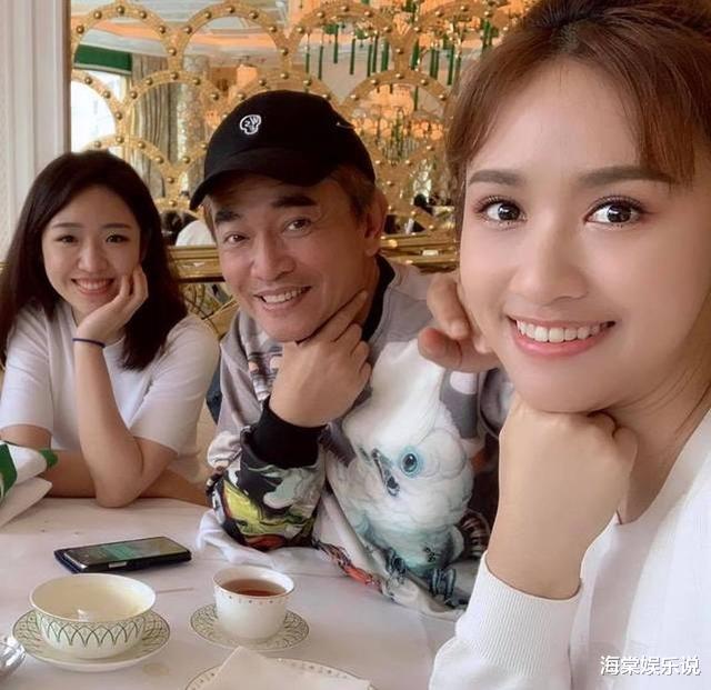 吴宗宪|吴宗宪要嫁女儿啦，面对镜头喜不自禁！女儿与未婚夫牵手照超级甜