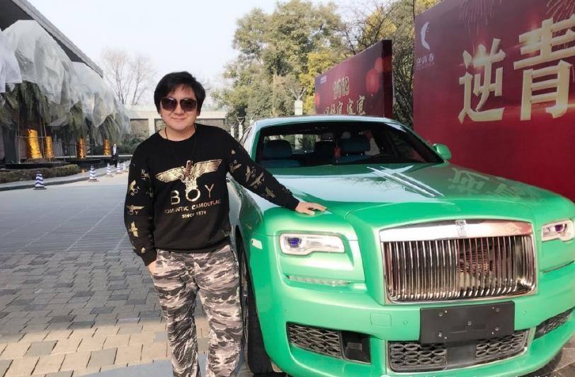 宋plus|他凭借“一首歌就能吃一辈子”，今坐劳斯莱斯出行，你还记得他吗？