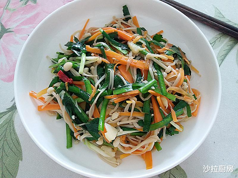 金针菇▲它才是真正“清肠高手”，每天炒一盘，润肠通便解肝毒，无肚腩