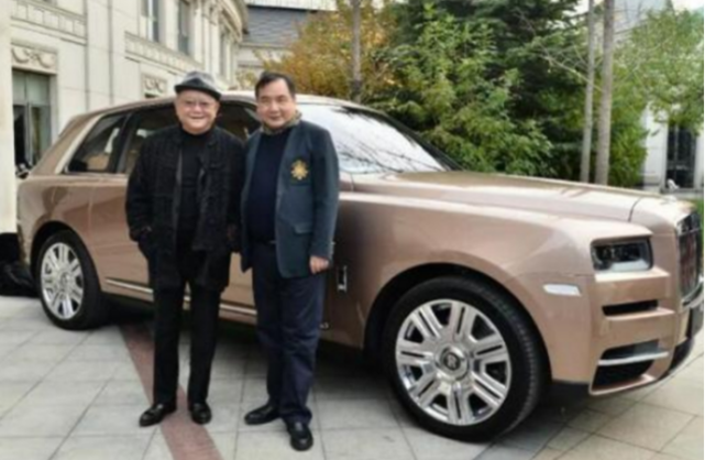 冠道▲京A88888车主喜提700万库里南,交车仪式赛春晚,大牌明星都来了