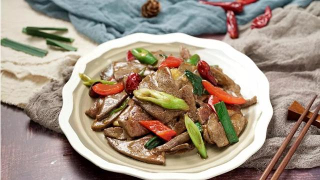 |猪身上便宜又好吃的其实是它,用来爆炒越吃越香,一次就爱不释口