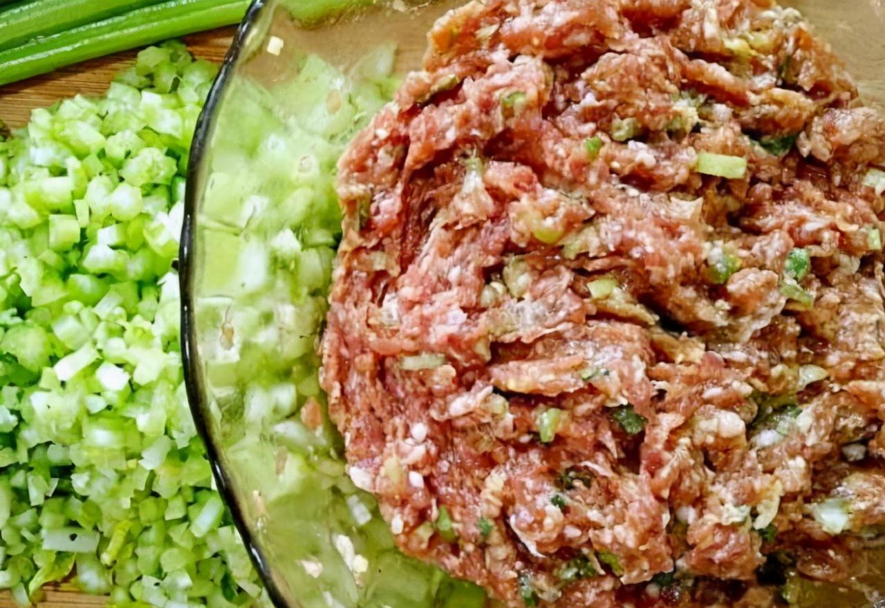 |饭店是怎样给肉馅去腥的？大厨：放料酒是大忌，这么做才正确！