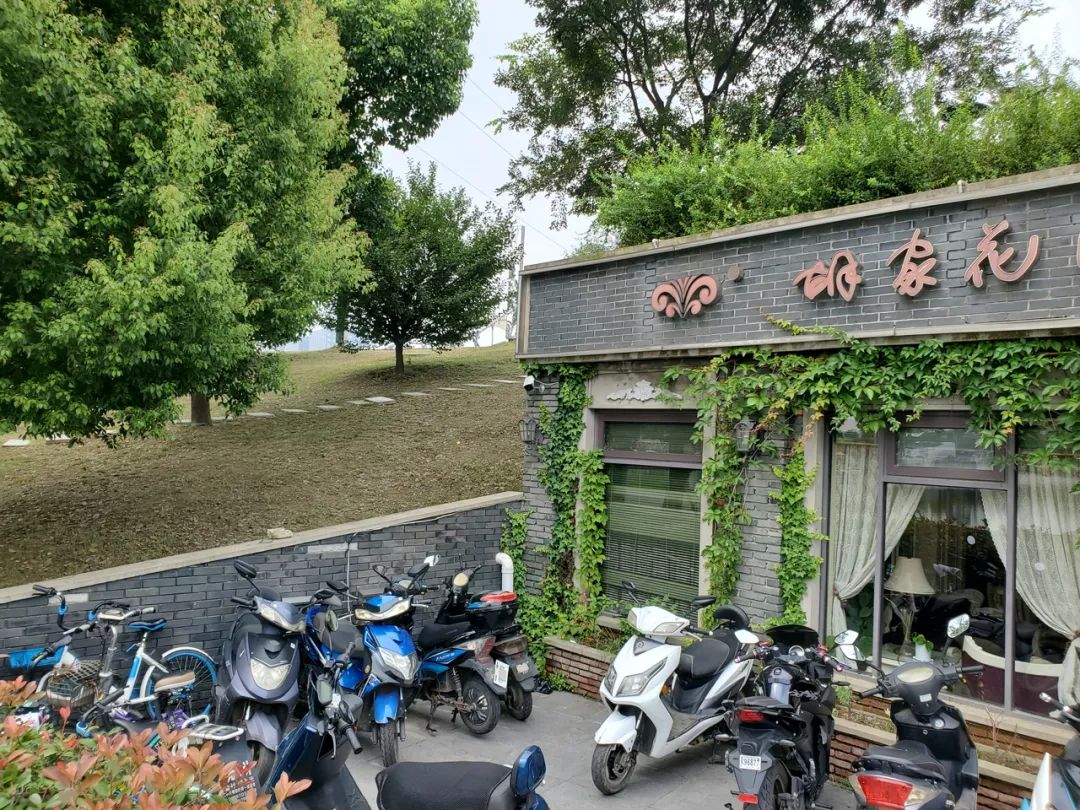 央广新闻|防汛形势严峻，秦淮河大堤却被指挖空建高档餐厅？最新进展来了