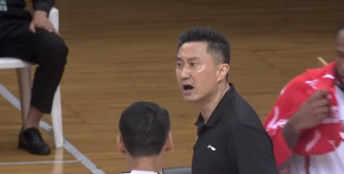 同曦男篮|懵!杜锋2次大闹技术台,威姆斯神奇扳平,同曦总经理:太逆天了