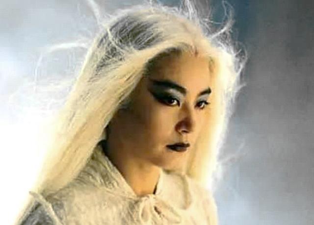 影视剧里明星们的白发造型，真是各有特色，唯有她是永恒的经典