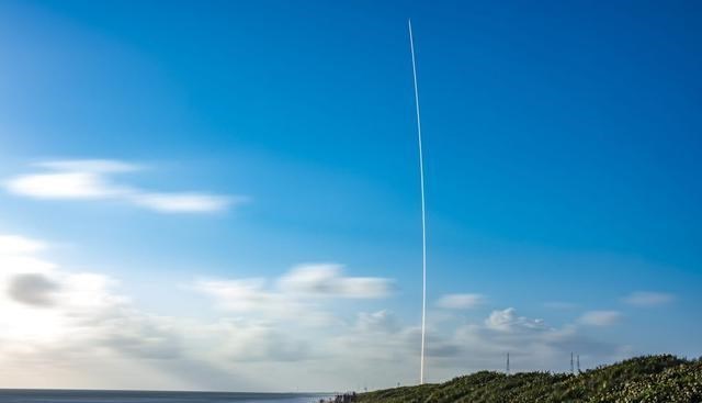 整流罩|SpaceX一箭60颗卫星,并回收助推器和整个整流罩,又省4200万美元