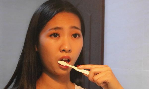 牙齿■早起后,先刷牙还是先吃饭?为了老了不掉牙,顺序要牢牢记住