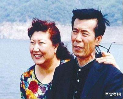 何庆魁|春晚笑星辞世后，女儿全靠遗产挥霍度日，何庆魁：不撒谎就不会死