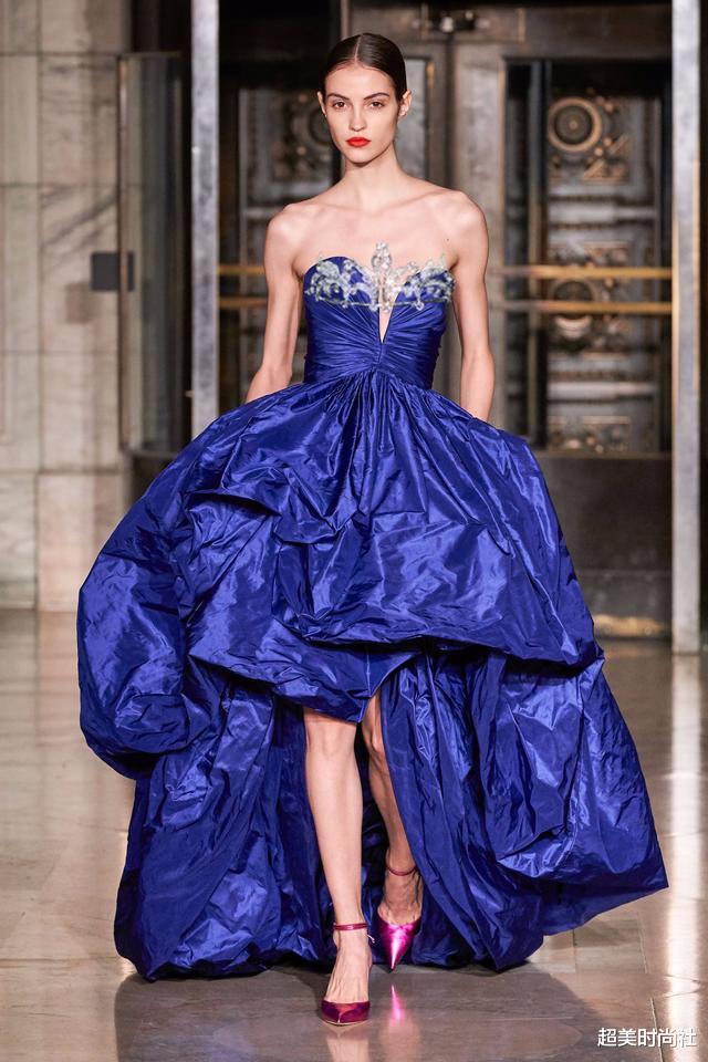 戴安娜王妃|这也太像了！剑桥大学高材生扮演戴安娜，剪短发眼神忧郁神似王妃