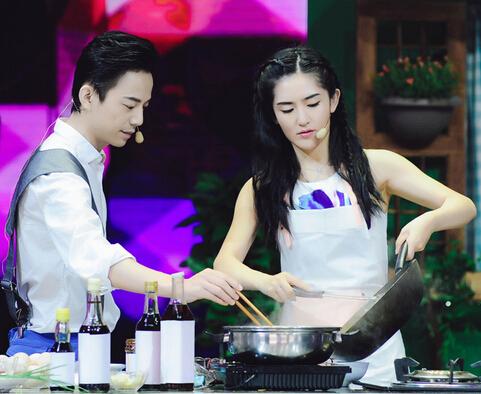 谢娜|谢娜有二胎了？《快本》换人说法再起，芒果节目仍然偏爱她