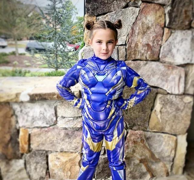 钢铁侠|钢铁侠的女儿长大了，还穿上了父亲给母亲的盔甲