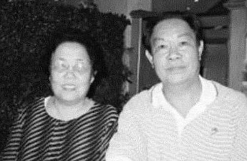 「马化腾」马化腾四天抛售965万股腾讯股票,网友说他提前得知消息要跑路