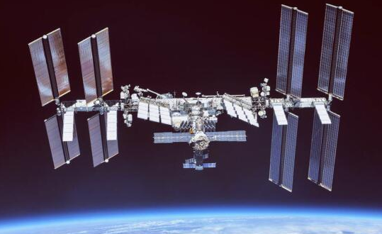 空间站：宇宙中的空间站，是怎么做到持续供给氧气的？