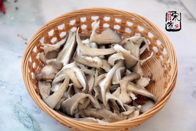 平菇：我家隔三差五吃这菜，5元1斤，常吃对身体好，孩子开学要多吃！