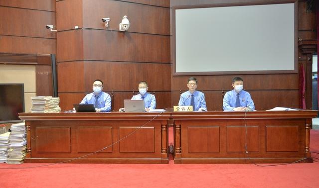 成都|起底成都黑老大程二哥:挑断手脚筋吓唬小弟,逃亡时妹妹帮打掩护