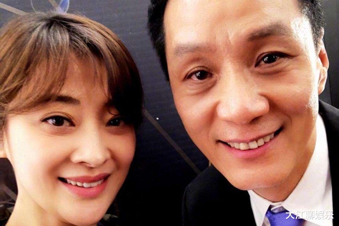 明星夫妻|她和丈夫因戏生情大了对方8岁，结婚20多年没有孩子，如今60多岁却像30岁
