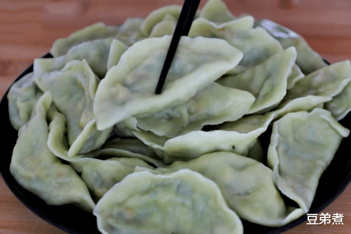 #饺子#夏天，用这菜包饺子最香，2块钱一斤，比韭菜鲜，比肉饺子解馋