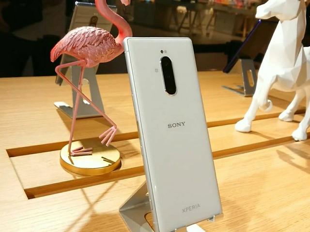 索尼Xperia|来自索尼的真香机?实则触感极佳又干净,Xperia 1的屏幕设计实力