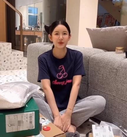 「张子萱」有种“求生欲”叫张子萱，前一秒还在吐槽老公胖，看到陈赫立马乖乖改口