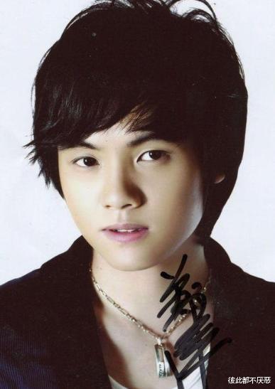 郑源|郑源：14岁开演唱会，春晚都请不动，一首歌赚上亿却被嘲口水歌