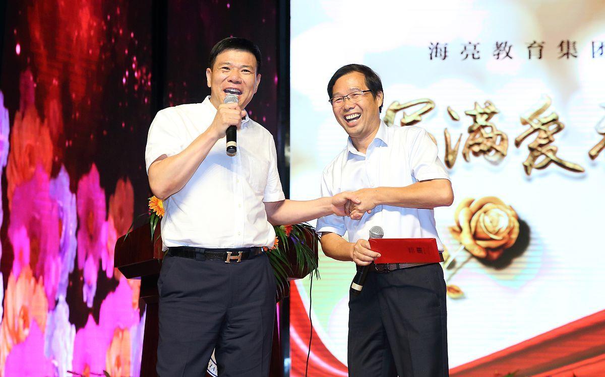 钟睒睒|身价是盖茨的50倍？集团子公司上市后，此中国人成了世界首富！