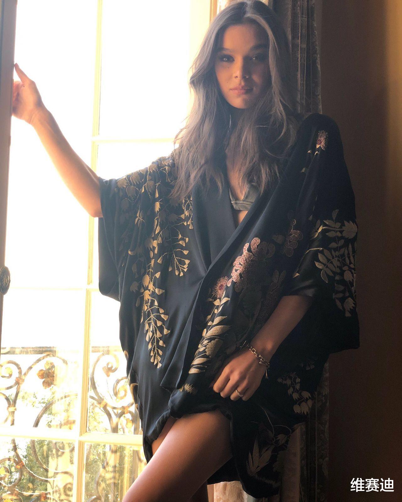 好莱坞|美国女星13岁进入好莱坞，早熟惹人爱，之后人生像坐了火箭一样