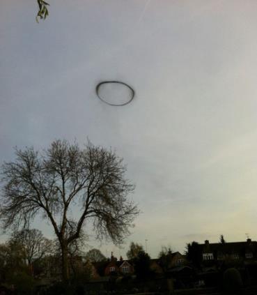 科学家|奇异的天空神秘现象，天空曾出现缺口？疑似“第三世界入口”