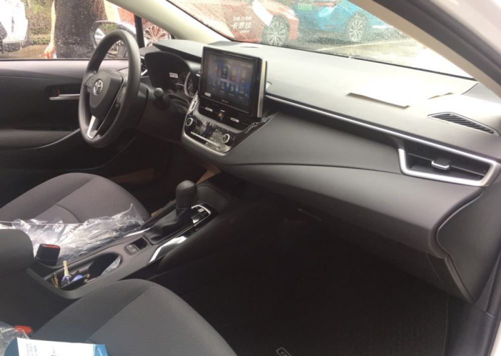 丰田卡罗拉|37岁老光棍喜提丰田卡罗拉，空间比老款小了很多，这个价格怎么样