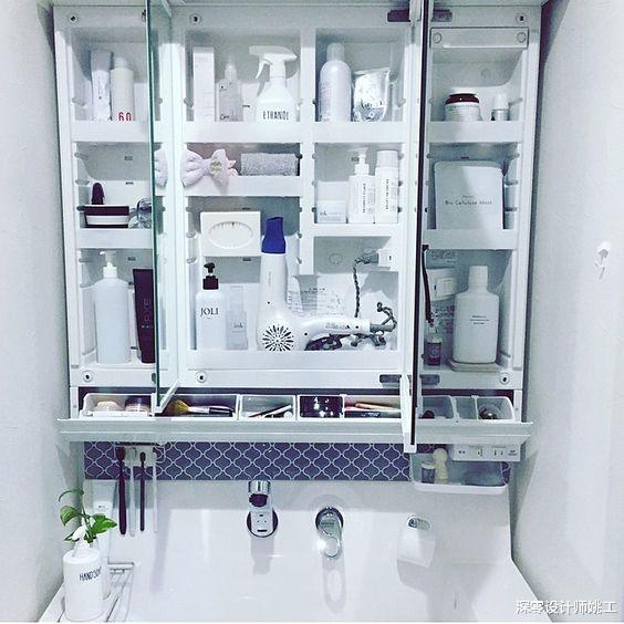 |也就日本人能想到，卫生间镜柜下留15公分，设计下翻柜当梳妆盒