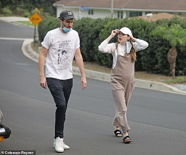 艾玛·斯通|她要当妈妈了，爸爸不是他…