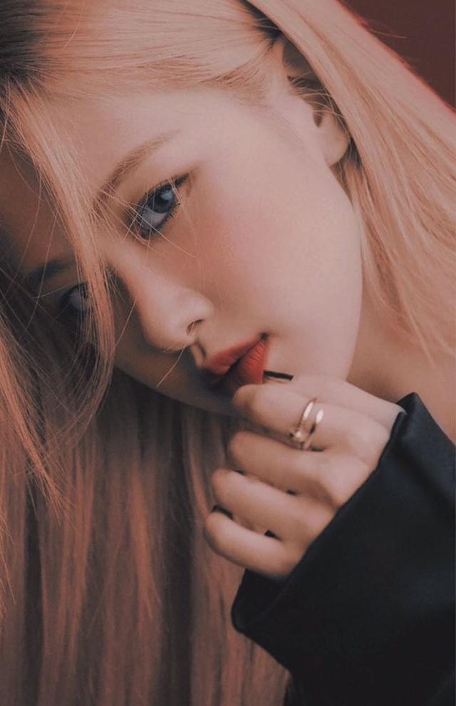 blackpink|BLACKPINK专辑销量破40万，Lisa粉丝氪金首当其冲，她却垫底了