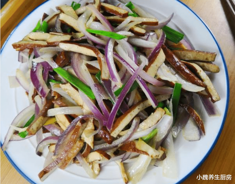 洋葱|洋葱和它是绝配，每天炒一盘，简单易学，补钙质，孩子长个头