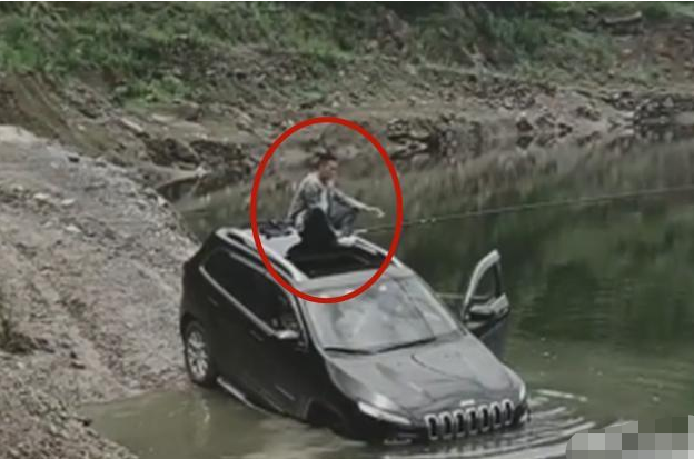 [杭州]刹车 刹车啊，车开进池塘里了，车主：反正都进来了，先钓会鱼