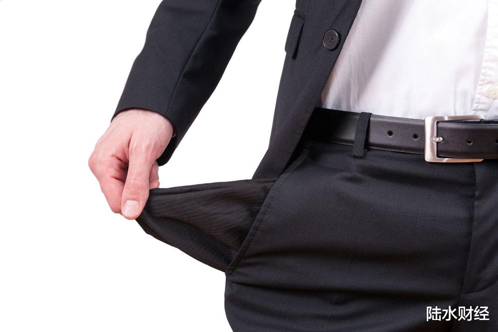 []银行员工：存款达到“这个数”，每月利息相当于很多人2个月工资