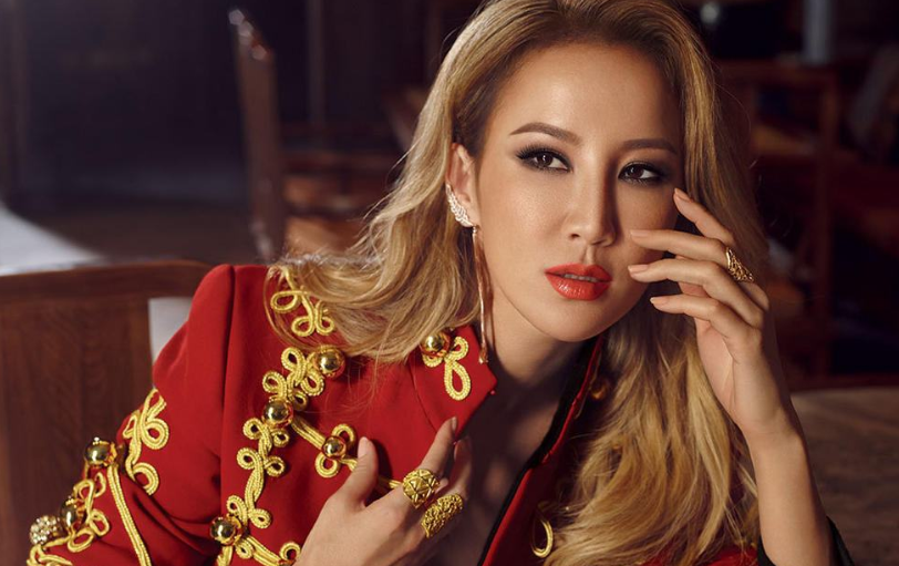 李玟|45岁李玟素颜照曝光！嫁40亿富豪9年未育，网友：到底是老了