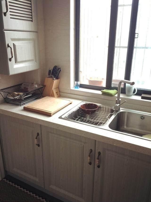 |去了趟闺蜜刚入住的新家，头一次看到梳妆台在阳台，创意很独特